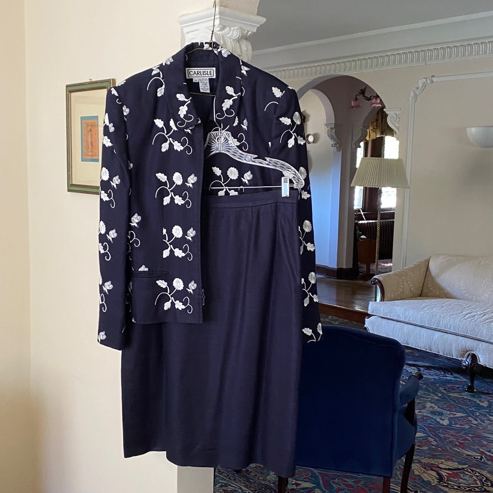 Carlisle 100% Linen 2 Piece Navy Suit with White Embroidered Jacket 14 Skirt 16
